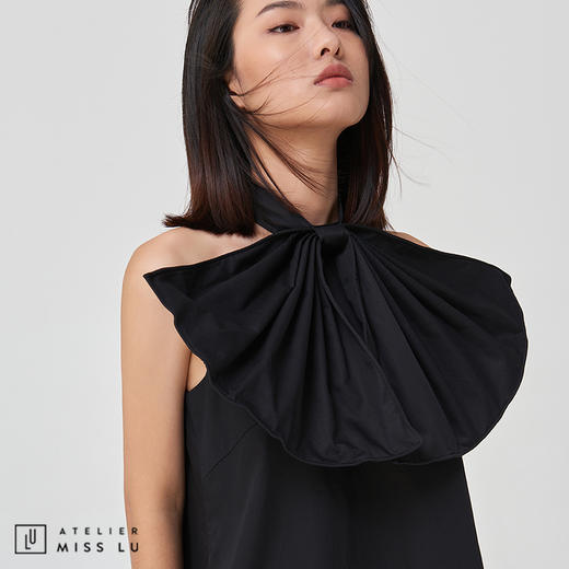 【大有看头】大大蝴蝶结露背挂脖造型感小黑裙 商品图3