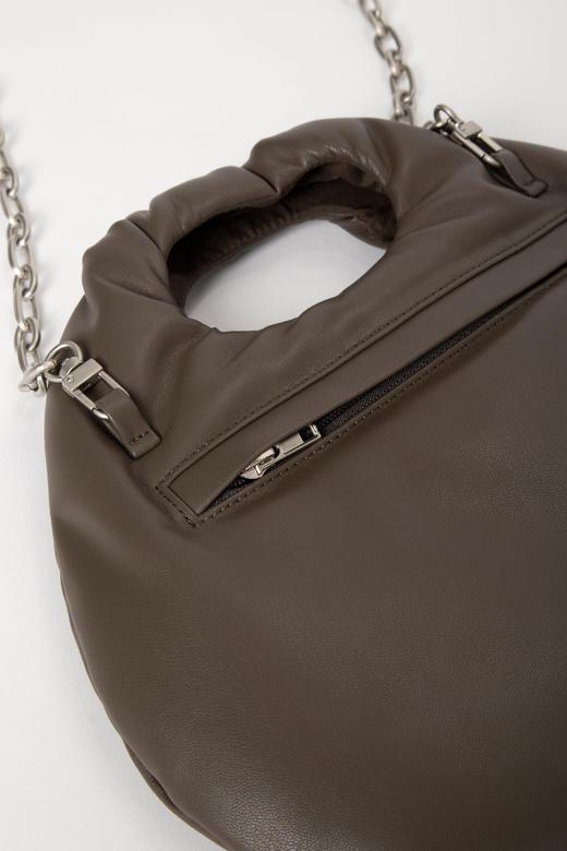 Low Classic 乳白色/棕色/裸色链条蛋型手提包 商品图6