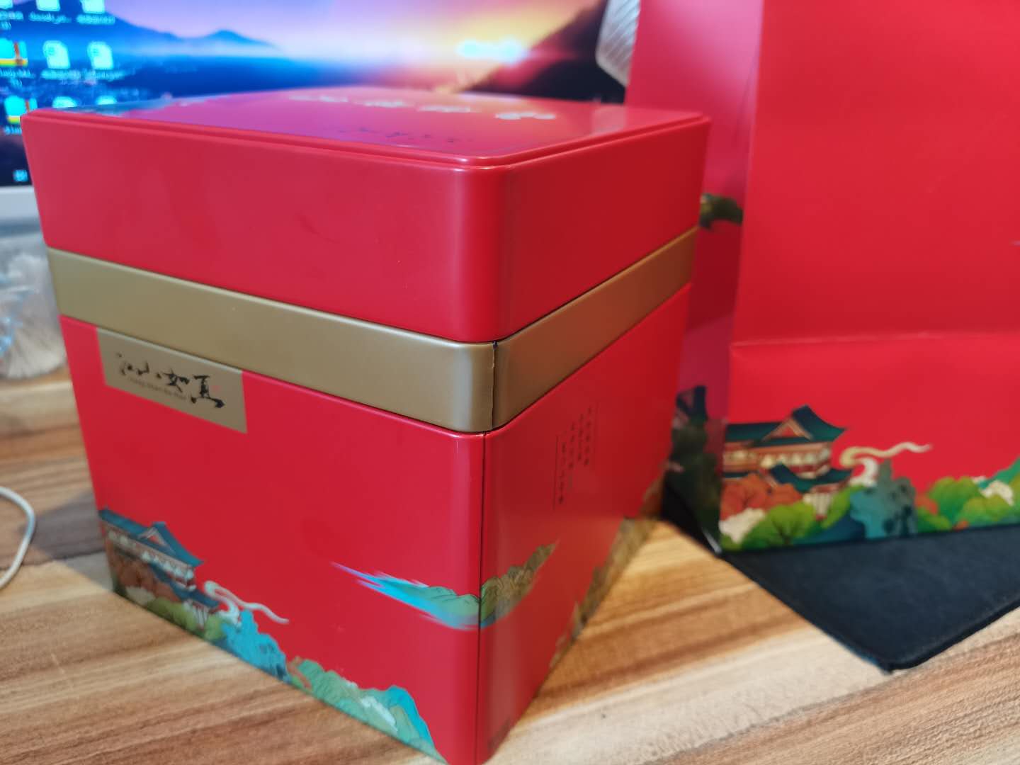 太原发货 【 普洱龙珠江山如画---和云半月   】