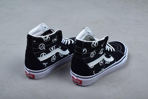 Vans SK8-Mid Circle V Logo 黑色经典高帮 开学季火爆出货，官网2020秋季预售款 ，出圈范儿，经典的CIRCLE V标LOGO呈现在简约的经典鞋款之上 商品图0