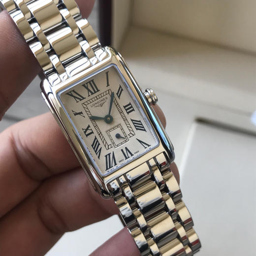 林志玲同款!浪琴表黛绰维纳20.80 x 32.00mm 石英女士腕表!