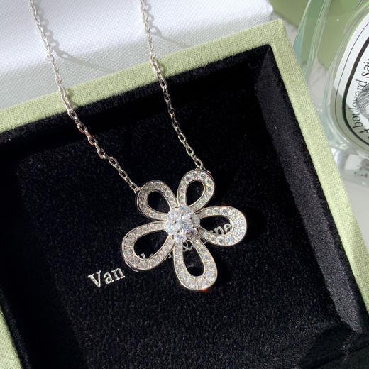 梵克雅宝vancleefarpelsflowerlace系列花朵满钻项链925纯银真空电镀