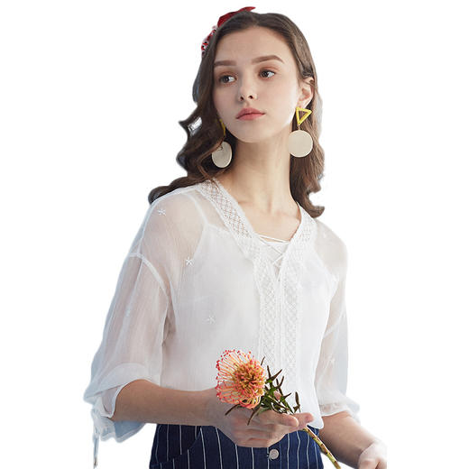欧芮儿夏女装绣花透视衫绑带蕾丝花边上衣V领白色雪纺衫女 商品图4