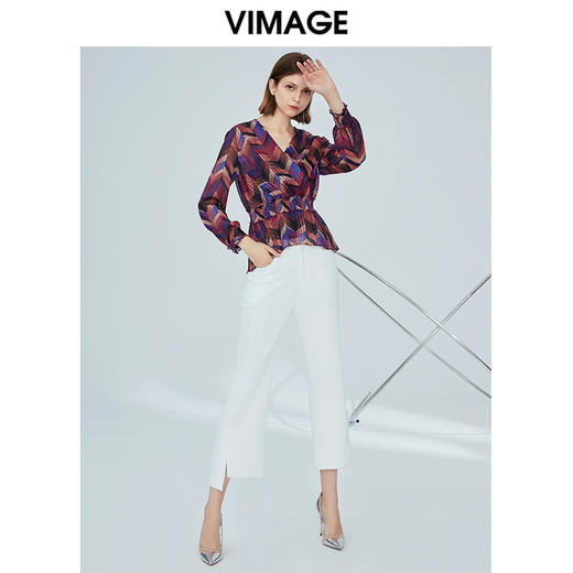 VIMAGE纬漫纪夏季新款时尚休闲几何图案V领显瘦雪纺上衣女薄V1213818 商品图1