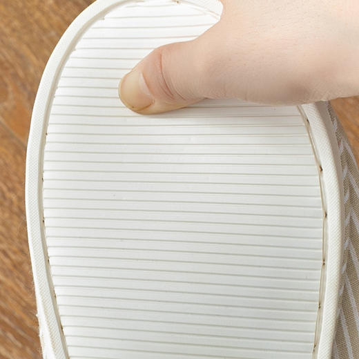 老米优品 / 怕冷星人们，一定要给全家都买起来！《颜值和实用性均在线的保暖拖鞋》来啦！拍2送价值29元敲暖雪地袜❤ 柔软，防滑，任意折叠不变形！男款女款。 商品图4