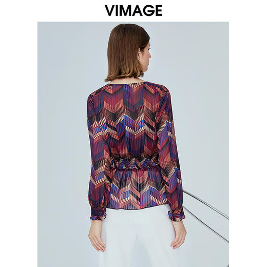 VIMAGE纬漫纪夏季新款时尚休闲几何图案V领显瘦雪纺上衣女薄V1213818 商品图3