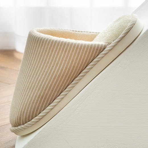 老米优品 / 怕冷星人们，一定要给全家都买起来！《颜值和实用性均在线的保暖拖鞋》来啦！拍2送价值29元敲暖雪地袜❤ 柔软，防滑，任意折叠不变形！男款女款。 商品图3