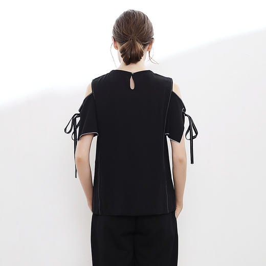 VIMAGE纬漫纪夏季新款女装时尚原创设计个性抽绳露肩修身上衣T恤V913542 商品图4