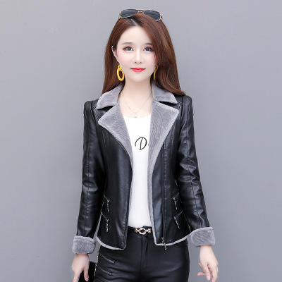 we819时尚气质皮毛一体夹克上衣女短款2020秋装新款修身长袖pu皮衣