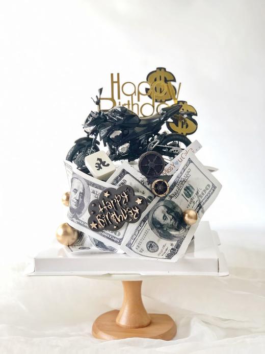 (南宁店)定制款裸蛋糕 - 黑金骑士 商品图0