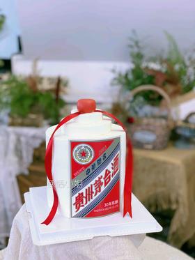 飞天茅台，6寸15厘米超高。酒香不怕巷子深，原味蓝风车动物奶油，多口味夹心选择，可食用糯米纸打印logo