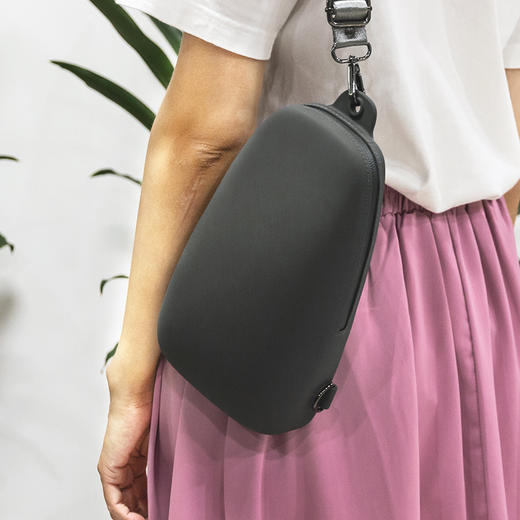 时尚斜挎包（深灰色） 商品图1