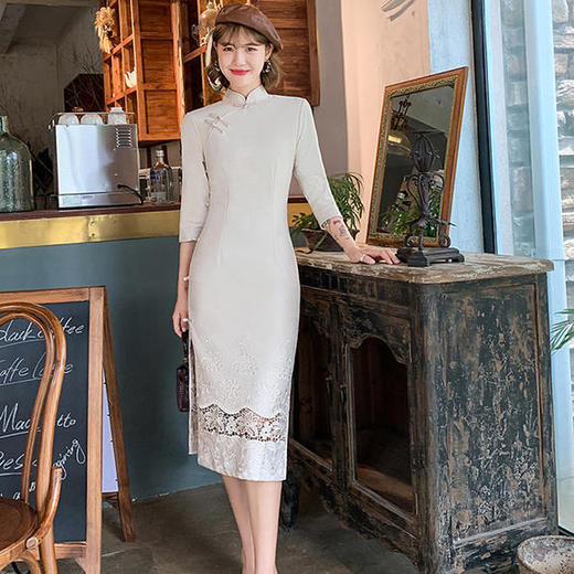 qcxd-20323新款优雅气质修身显瘦立领七分袖麂皮绒旗袍裙