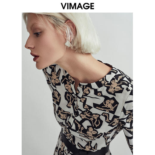 VIMAGE纬漫纪秋款时尚洋气个性印花舒适显瘦收腰连衣裙女V03070093 商品图2
