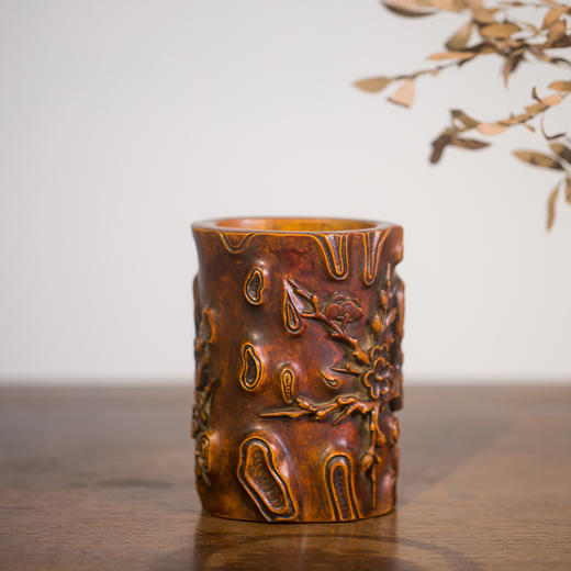 清代 黄杨木雕梅花纹随形笔筒