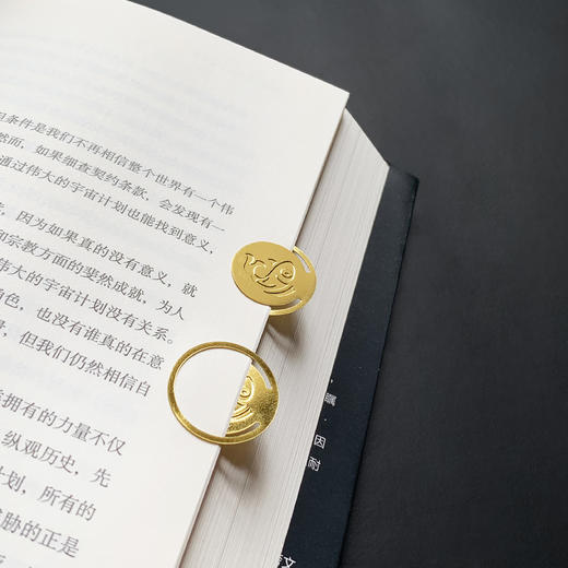 【墨菲】财富鱼 圆形金属书签-金色单只 商品图0
