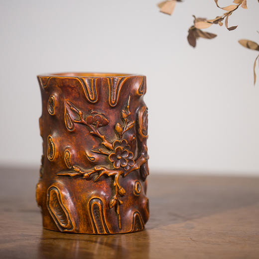 清代 黄杨木雕梅花纹随形笔筒