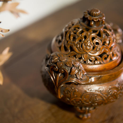 清代  竹雕宝相花香薰 商品图1