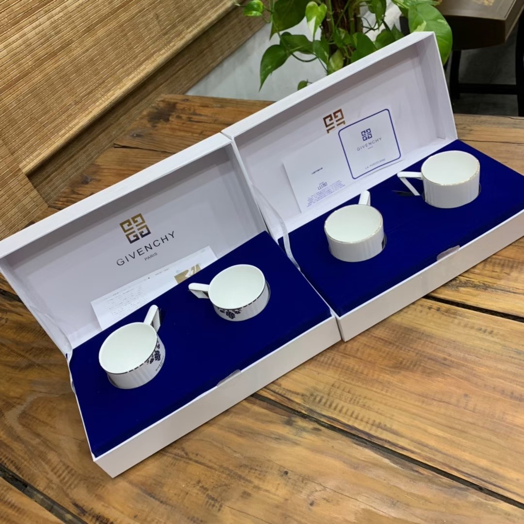 纪梵希咖啡杯一对