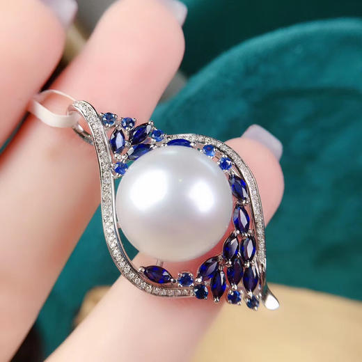 轻奢澳白吊坠18k镶嵌蓝宝石澳白吊坠1415mm正圆强光微瑕非常漂亮有