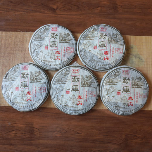 2006年勐库春尖生茶400克一片 源自冰岛制茶世家勐库戎氏 勐库经典代表茶品 商品图3