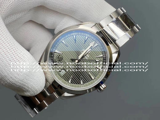 VS 2020新品:绿海马150米柚木盘来了！绿色在腕表圈是一个特别的颜色，它极富生命力，给人无限希望，绿荫葱葱、万物复苏。 商品图3