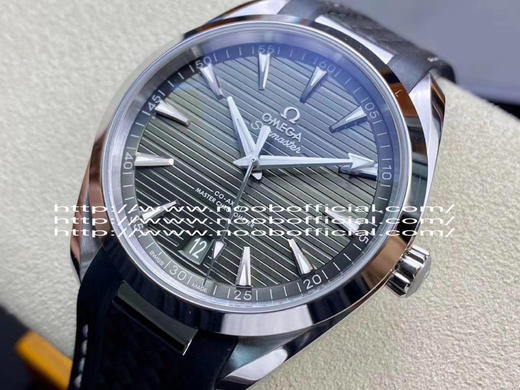 VS 2020新品:绿海马150米柚木盘来了！绿色在腕表圈是一个特别的颜色，它极富生命力，给人无限希望，绿荫葱葱、万物复苏。 商品图3