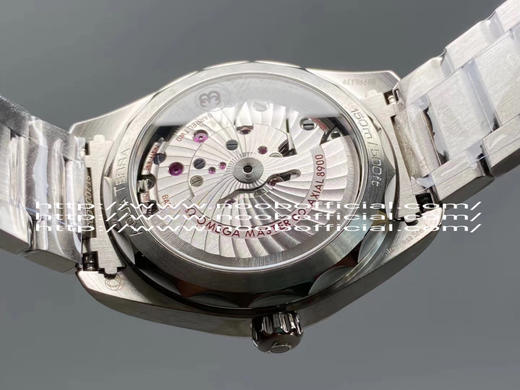 VS 2020新品:绿海马150米柚木盘来了！绿色在腕表圈是一个特别的颜色，它极富生命力，给人无限希望，绿荫葱葱、万物复苏。 商品图8