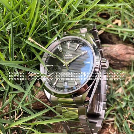 VS 2020新品:绿海马150米柚木盘来了！绿色在腕表圈是一个特别的颜色，它极富生命力，给人无限希望，绿荫葱葱、万物复苏。 商品图12