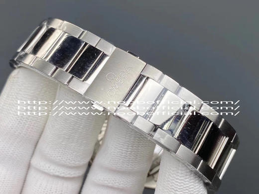 VS 2020新品:绿海马150米柚木盘来了！绿色在腕表圈是一个特别的颜色，它极富生命力，给人无限希望，绿荫葱葱、万物复苏。 商品图7