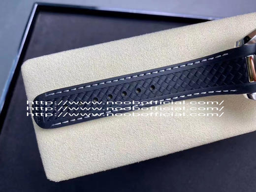 VS 2020新品:绿海马150米柚木盘来了！绿色在腕表圈是一个特别的颜色，它极富生命力，给人无限希望，绿荫葱葱、万物复苏。 商品图1