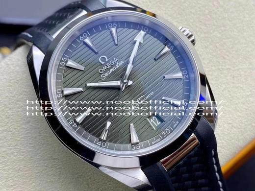 VS 2020新品:绿海马150米柚木盘来了！绿色在腕表圈是一个特别的颜色，它极富生命力，给人无限希望，绿荫葱葱、万物复苏。 商品图2