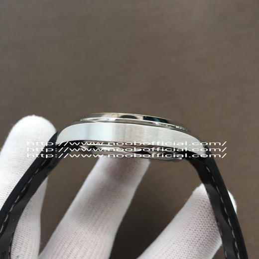 VS 2020新品:绿海马150米柚木盘来了！绿色在腕表圈是一个特别的颜色，它极富生命力，给人无限希望，绿荫葱葱、万物复苏。 商品图11