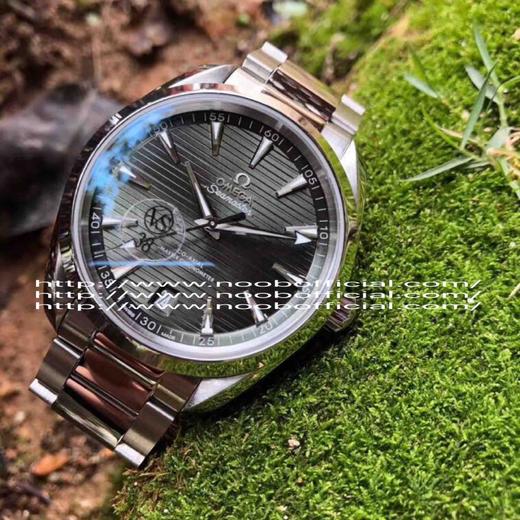 VS 2020新品:绿海马150米柚木盘来了！绿色在腕表圈是一个特别的颜色，它极富生命力，给人无限希望，绿荫葱葱、万物复苏。 商品图11