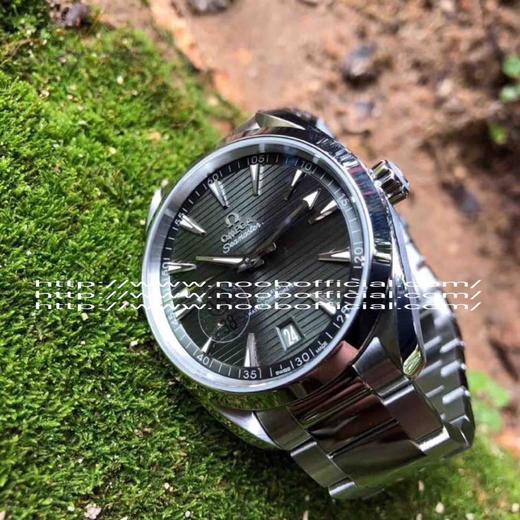 VS 2020新品:绿海马150米柚木盘来了！绿色在腕表圈是一个特别的颜色，它极富生命力，给人无限希望，绿荫葱葱、万物复苏。 商品图9