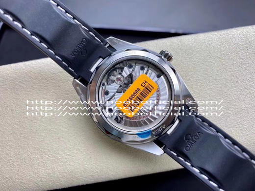 VS 2020新品:绿海马150米柚木盘来了！绿色在腕表圈是一个特别的颜色，它极富生命力，给人无限希望，绿荫葱葱、万物复苏。 商品图8