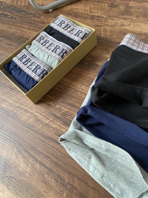 点此购买 巴宝莉男款格纹纯棉平角内裤 左157703