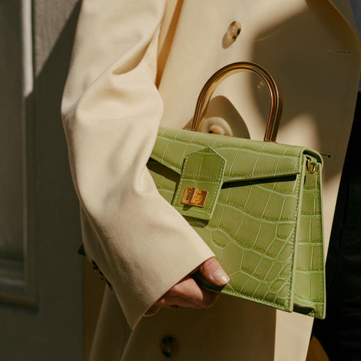 Le Book 大号亮绿色鳄鱼压纹金属手把信封包 商品图1