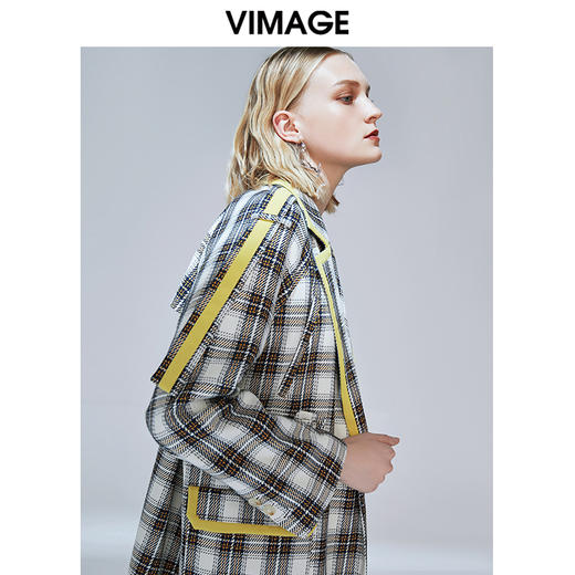 VIMAGE纬漫纪秋款帅气宽松时尚个性格纹收腰长风衣外套女V1404004 商品图2