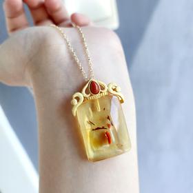 银镶花珀无事牌项链