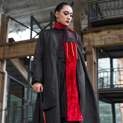 有埋伏刺绣丝绒围巾 商品图0