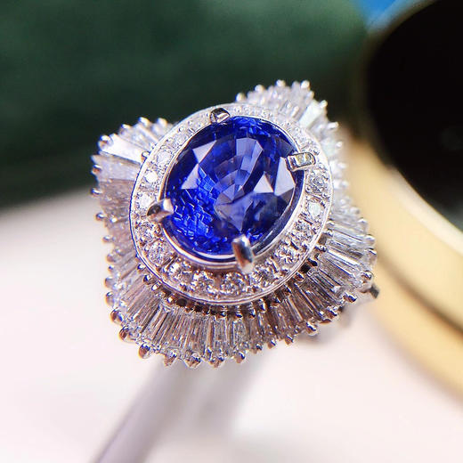 天然无烧蓝宝石戒指18k金镶嵌钻石主石4克拉钻石181克拉颜色湛蓝晶体