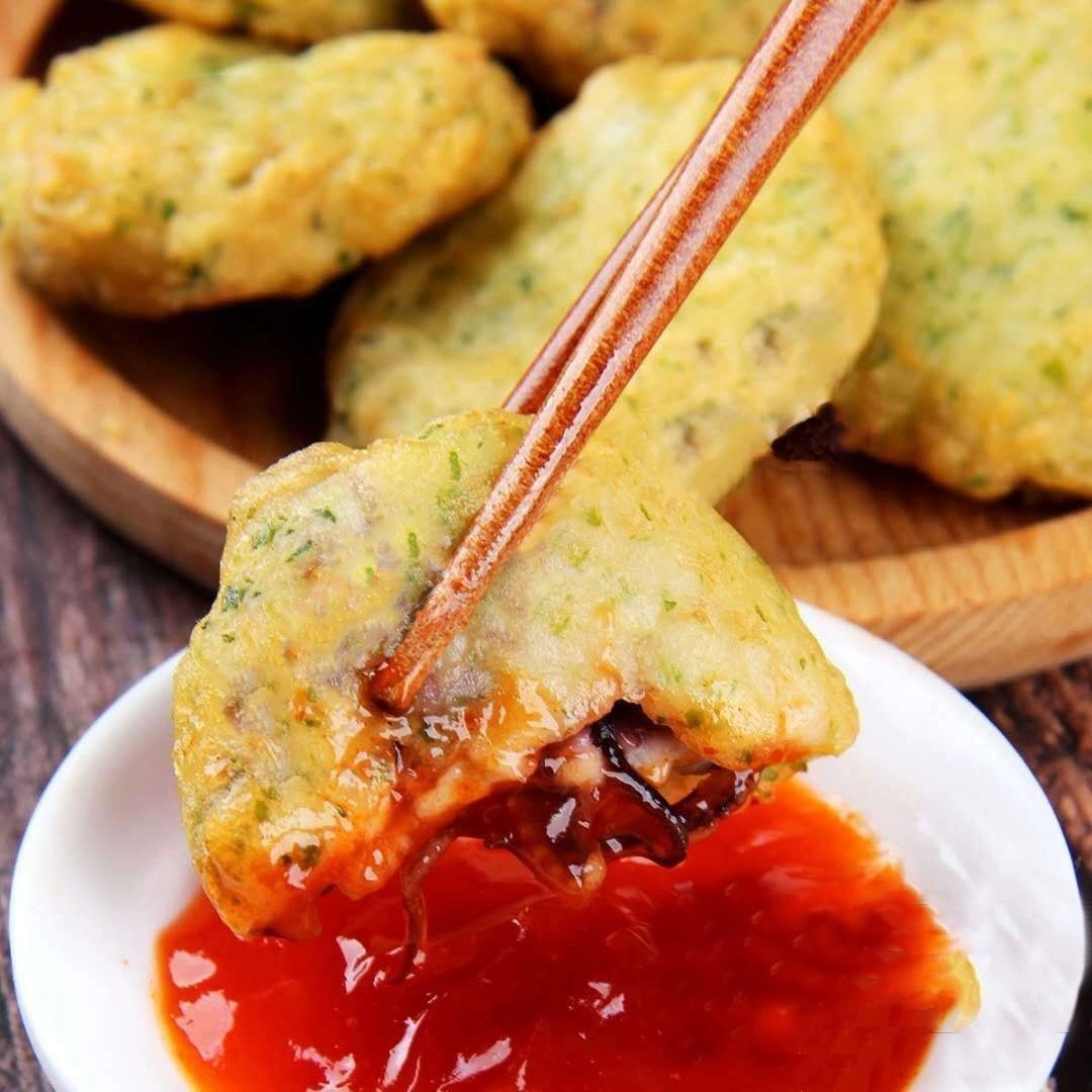 海苔章鱼饼鲜美章鱼结合海鱼肉糜再加上鲜香海苔回味无穷