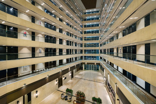 小红书| ¥999起/2间夜，洲际旗下150亩湖畔【上海夏阳湖皇冠假日】享高级房含早、300m²儿童乐园！魔都度假好去处！ 商品图1