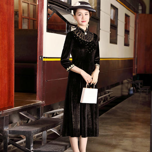 DLQ-A2684轻奢名媛连衣裙女中长款秋冬丝绒中式礼服 商品图0
