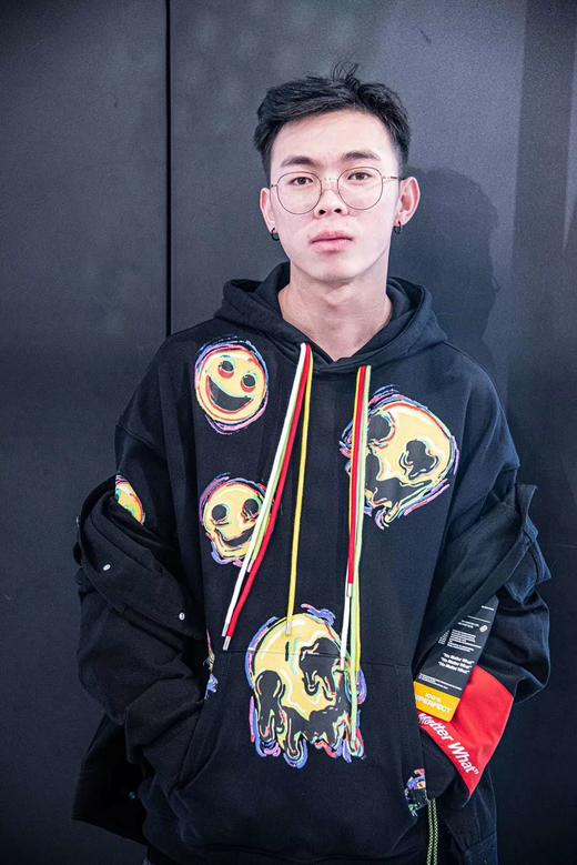 DEC BH932463101 搞怪涂鸦表情连帽套头卫衣 商品图0