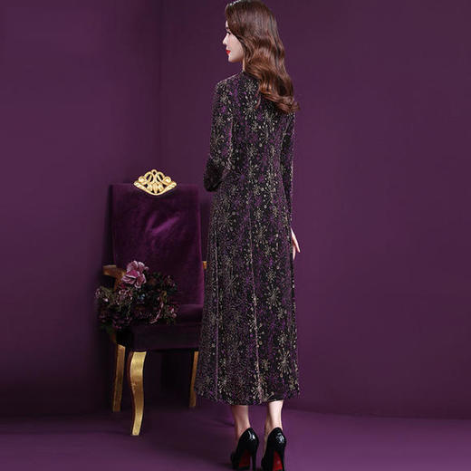 YQ-33674秋装新款女法式复古亮丝收腰显瘦轻奢长款连衣裙 商品图2