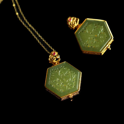 紫牙乌和田玉18k包金香囊 商品图0