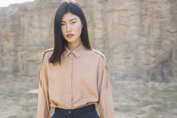 五折款落肩袖驼色衬衫sht20fw38