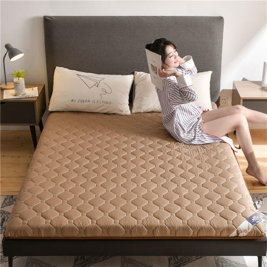 Mattress are upholstered on the floor  mattress topper 床垫 商品图4